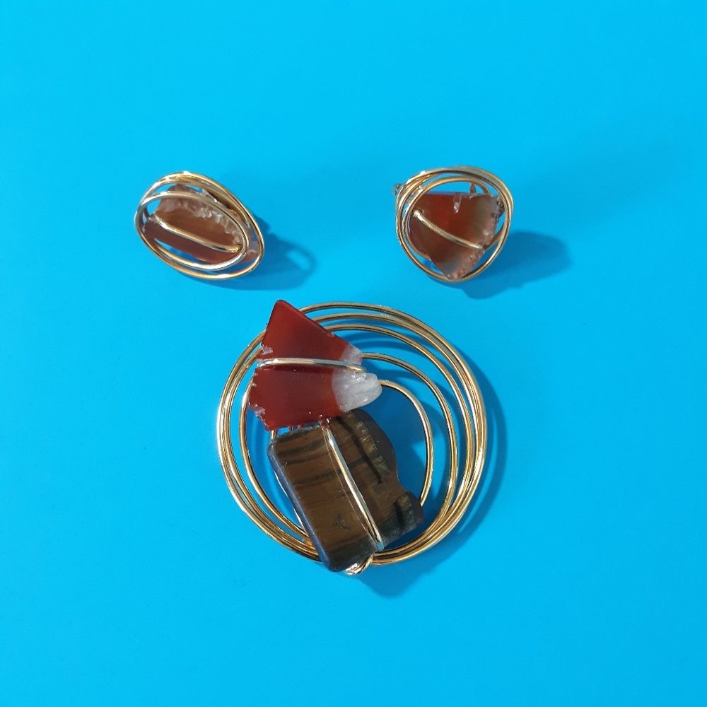 Wire wrapped agate earring and brooch